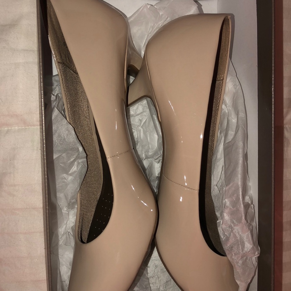 Nude Pumps